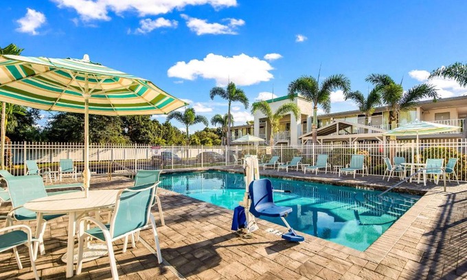 Bayshore Gardens Hotel | Quality Inn Bradenton - Sarasota North