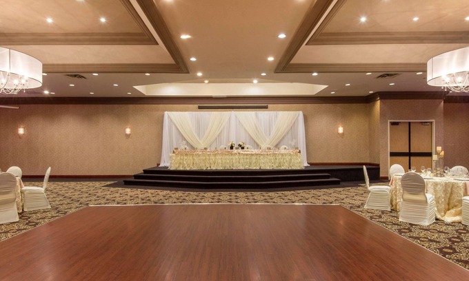 Midland Hotel | Quality Inn & Conference Centre