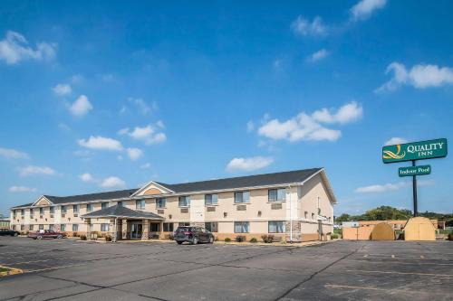 Coralville Hotel | Quality Inn Coralville - Iowa River Landing