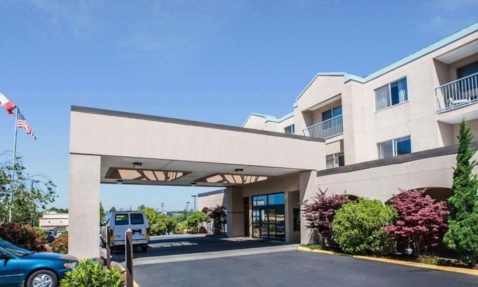 Guide Meridian Hotel | Quality Inn Grand Suites Bellingham