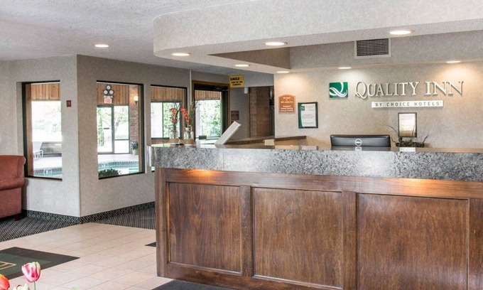 Hudsonville Hotel | Quality Inn Hudsonville South