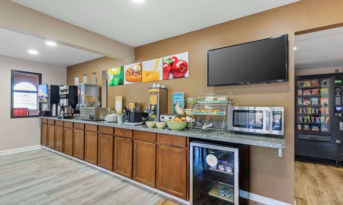 Indianola Hotel | Quality Inn Indianola
