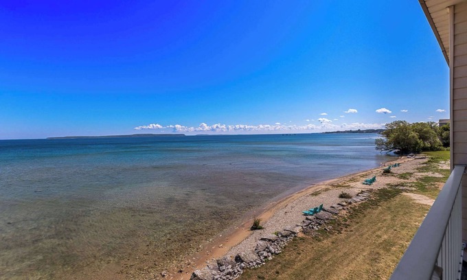 St Ignace Hotel | Quality Inn Lakefront