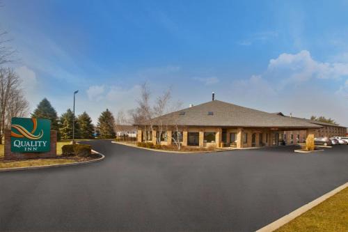 Marshall Hotel | Quality Inn Marshall near I-69
