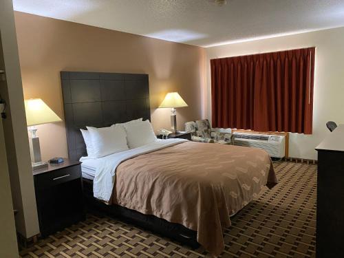 Morton Hotel | Quality Inn Morton at I-74