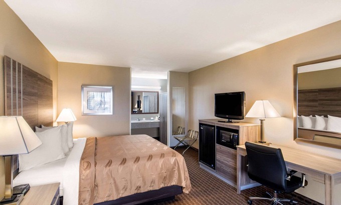 Paris Hotel | Quality Inn Paris