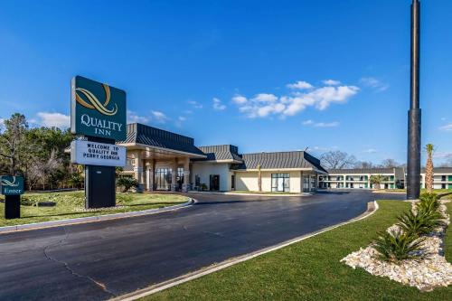 Perry Hotel | Quality Inn Perry - National Fairgrounds Area