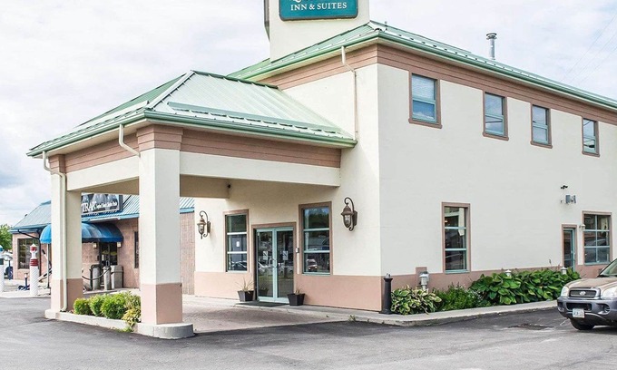 Gananoque Hotel | Quality Inn & Suites 1000 Islands