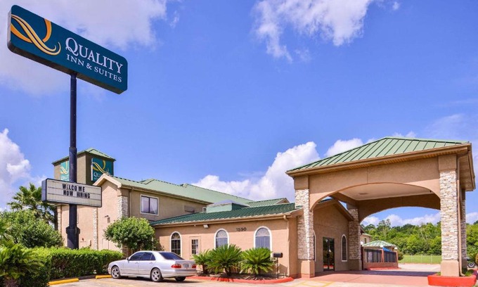 Beaumont Hotel | Quality Inn & Suites Beaumont
