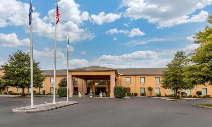 Benton Hotel | Quality Inn & Suites Benton - Draffenville