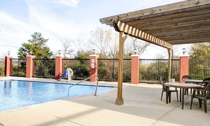 Bryan Hotel | Quality Inn & Suites Bryan-College Station