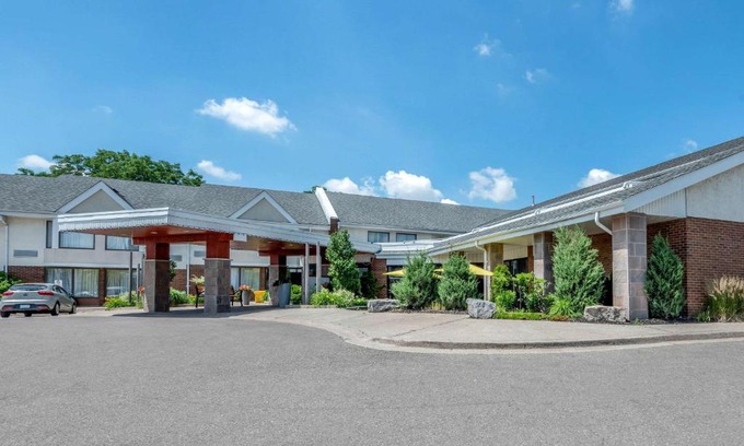 Queen Street Corridor Hotel | Quality Inn & Suites