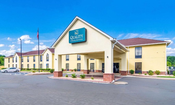 Canton Hotel | Quality Inn & Suites Canton, GA