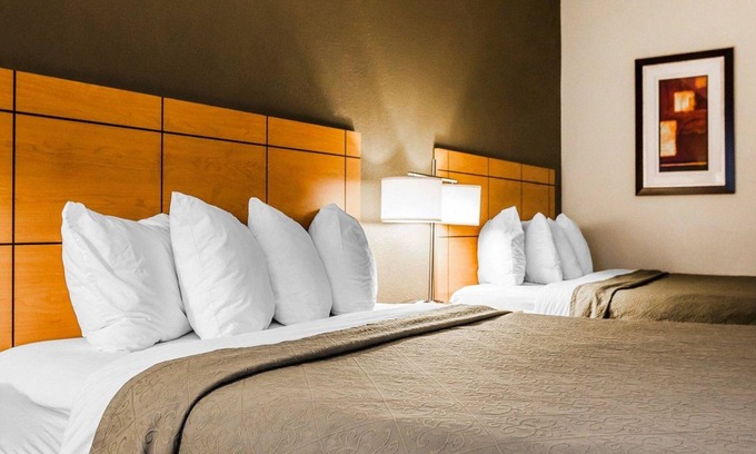 Greater South Side Hotel | Quality Inn & Suites Des Moines Airport