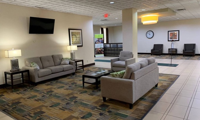 Mansfield Hotel | Quality Inn & Suites Downtown Mansfield