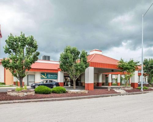 Kansas City Hotel | Quality Inn & Suites Kansas City I-435N Near Sports Complex