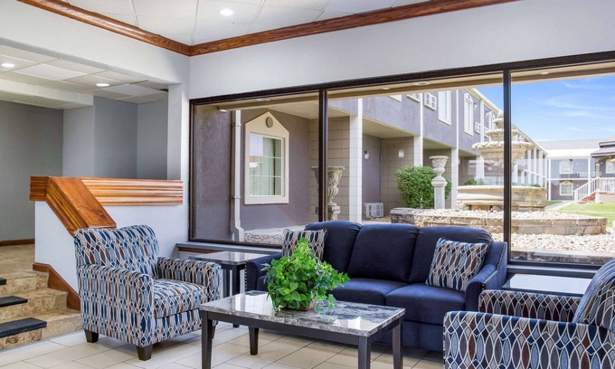 Independence Hotel | Quality Inn & Suites Kansas City - Independence I-70 East