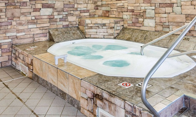 Mankato Hotel | Quality Inn & Suites Mankato East