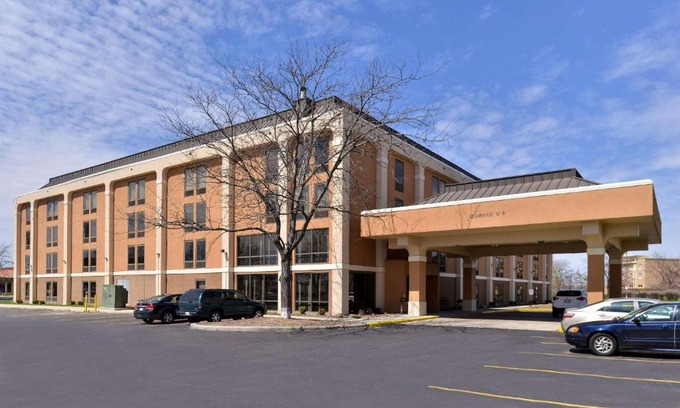 Matteson Hotel | Quality Inn & Suites Matteson near I-57