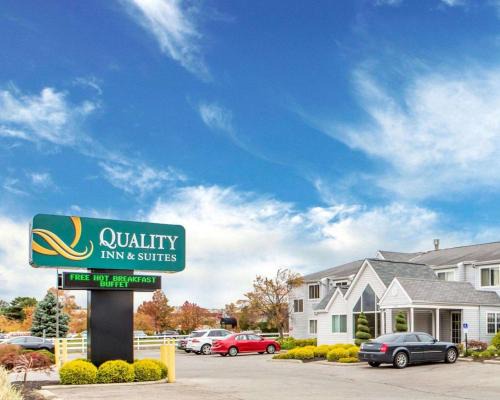 Crosswoods Hotel | Quality Inn & Suites North-Polaris