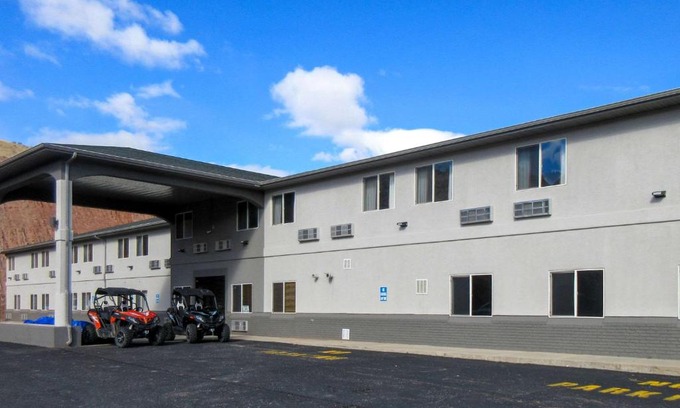 Salina Hotel | Quality Inn & Suites Salina National Forest Area