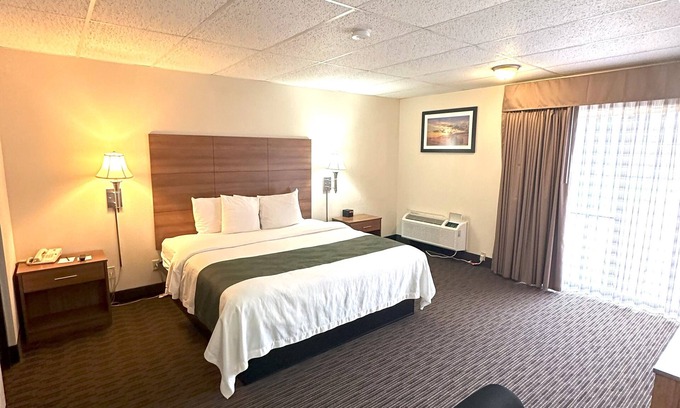 Salina Hotel | Quality Inn & Suites Salina West