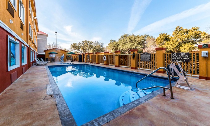 San Antonio Hotel | Quality Inn & Suites SeaWorld North
