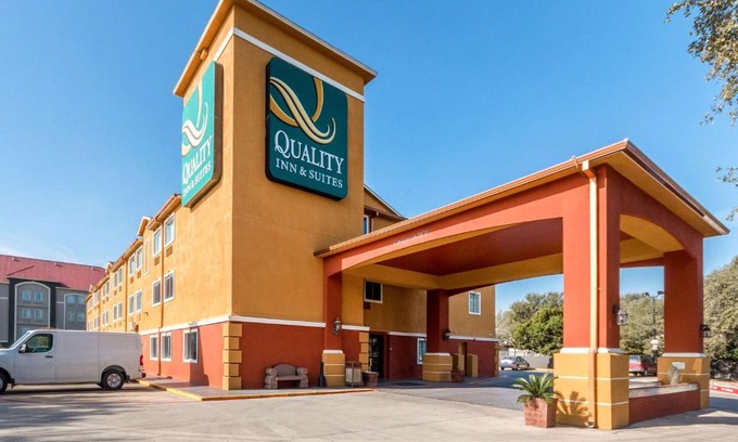 San Antonio Hotel | Quality Inn & Suites SeaWorld North
