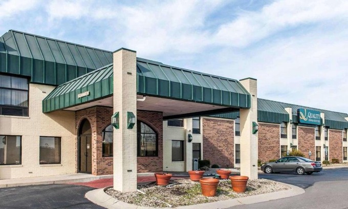 Shelbyville Hotel | Quality Inn & Suites Shelbyville I-74
