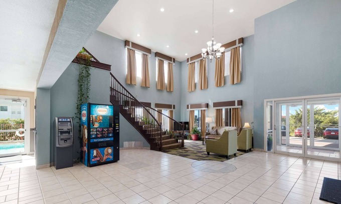 Terrell Hotel | Quality Inn & Suites Terrell