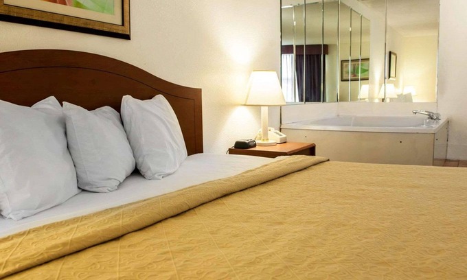 Pike Hotel | Quality Inn & Suites