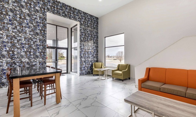 Sulphur Springs Hotel | Quality Inn & Suites Sulphur Springs