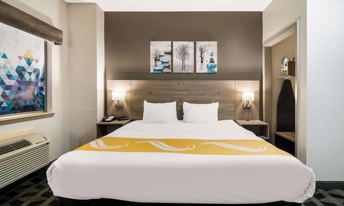 Bellmead Hotel | Quality Inn & Suites