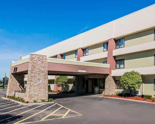Warren Hotel | Quality Inn & Suites Warren - Detroit