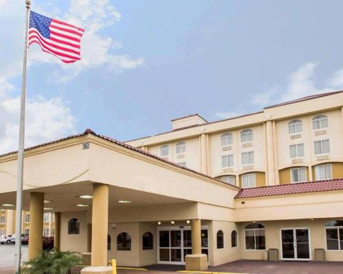 Fairview Shores Hotel | Quality Inn & Suites Winter Park Village Area