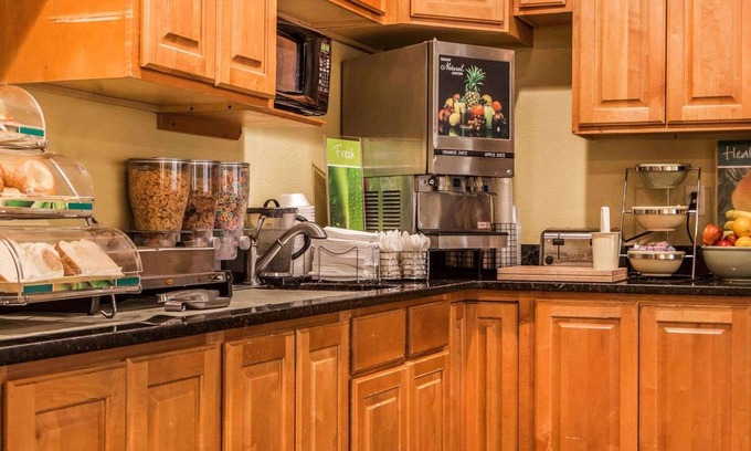 Beloit Hotel | Quality Inn