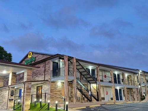 Crestview Hotel | Quality Inn