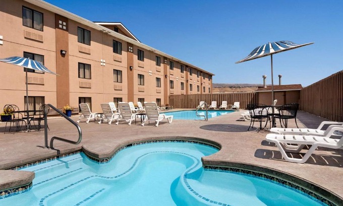 Wenatchee Hotel | Quality Inn Wenatchee-Leavenworth