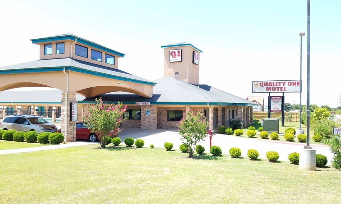 Weatherford Hotel | Quality One Motel