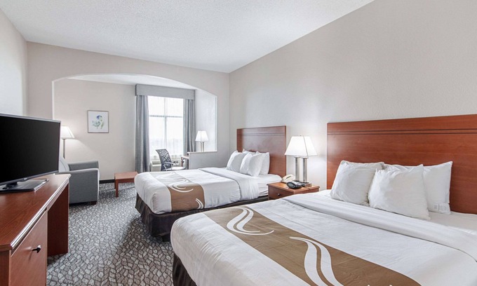 Franklin Park Hotel | Quality Suites Austin South St. Elmo District