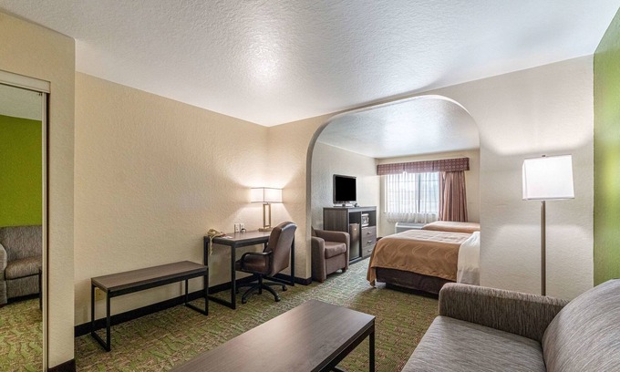 San Antonio Hotel | Quality Suites San Antonio Brooks City Base