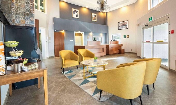 Whitby Hotel | Quality Suites Whitby