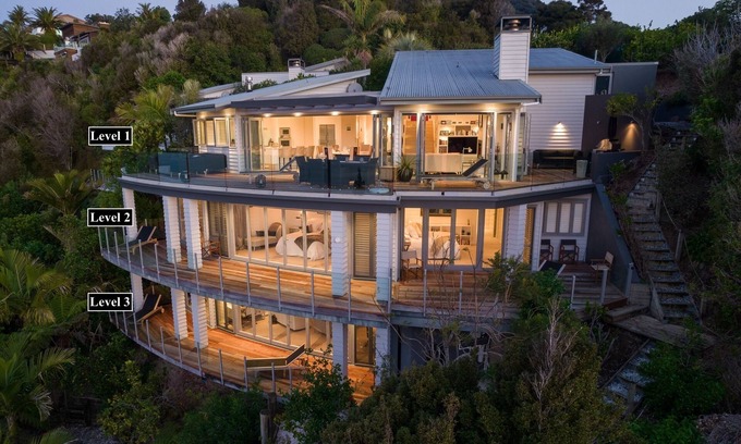 Russell Villa | Qualmark 5 Star Luxury Accommodation with stunning views over Long Beach