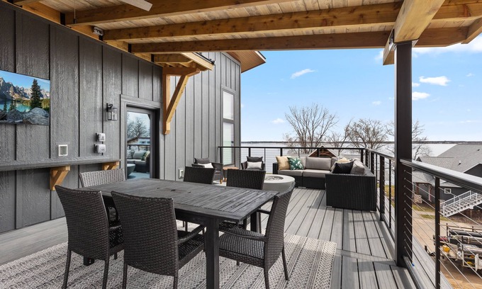 Nisswa Hotel | Quarterdeck Resort & Restaurant