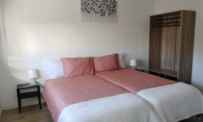 Senhora da Hora Apartment | Quarto com Kitchenet junto ao Metro