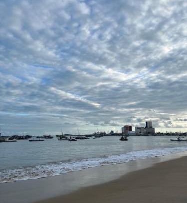 Mucuripe House | Quarto privativo na Av Beira mar apto familiar