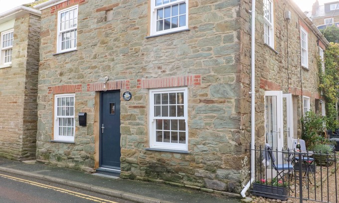 Salcombe House | QUAY COTTAGE, family friendly, with a garden in Salcombe