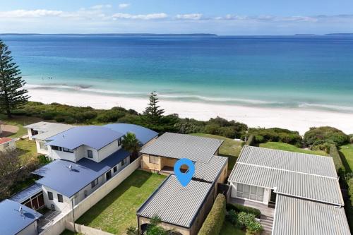 Callala Beach House | Quay's Cabin - Absolute Beachfront with Views