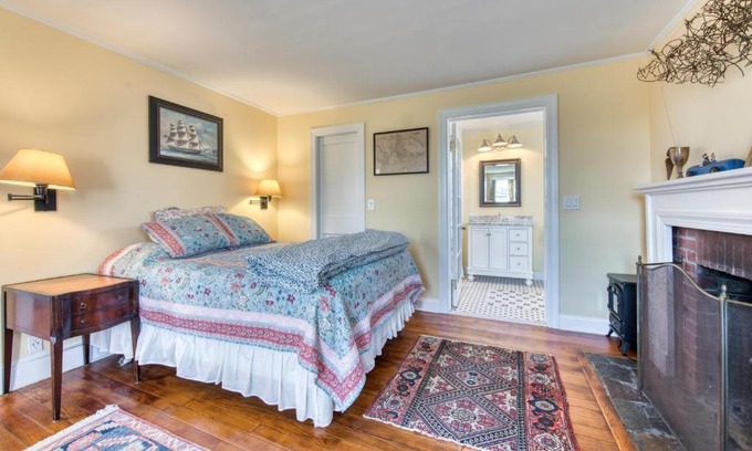 Sag Harbor House | queeen room
