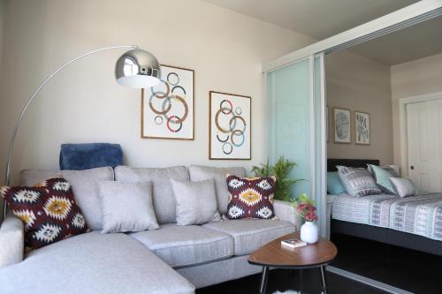 Lower Queen Anne Apartment | Queen Anne Retreat - 1 Blk from CPA - Free Parking
